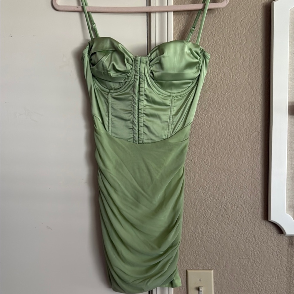 Elegant Green Strapless Dress